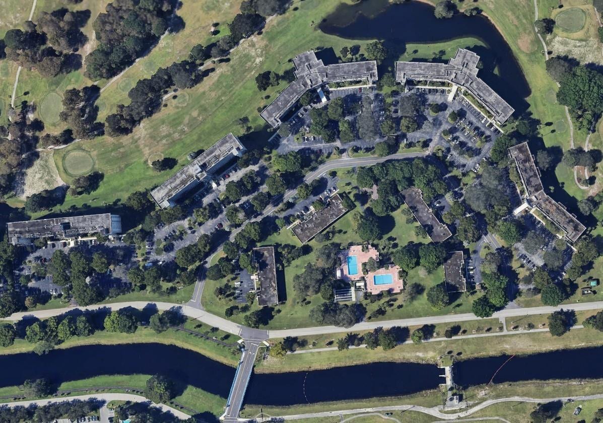555 Oaks Lane, #112, Pompano Beach, FL 33069 555 Oaks Lane, #112, Pompano Beach, FL 33069