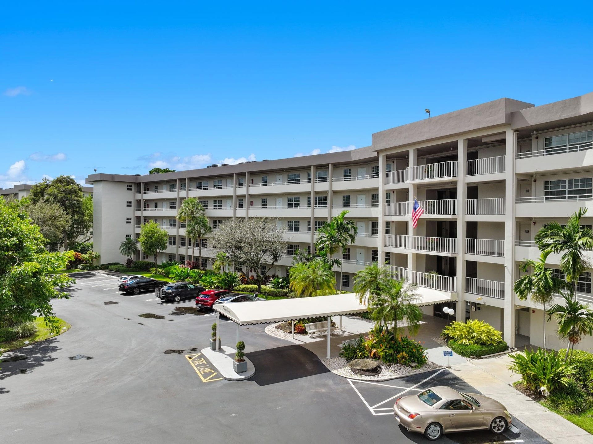 555 Oaks Lane, #112, Pompano Beach, FL 33069 555 Oaks Lane, #112, Pompano Beach, FL 33069