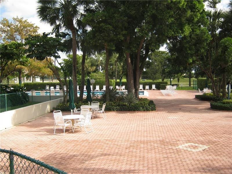 555 Oaks Lane, #112, Pompano Beach, FL 33069 555 Oaks Lane, #112, Pompano Beach, FL 33069