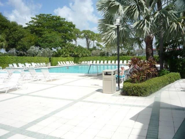 555 Oaks Lane, #112, Pompano Beach, FL 33069 555 Oaks Lane, #112, Pompano Beach, FL 33069