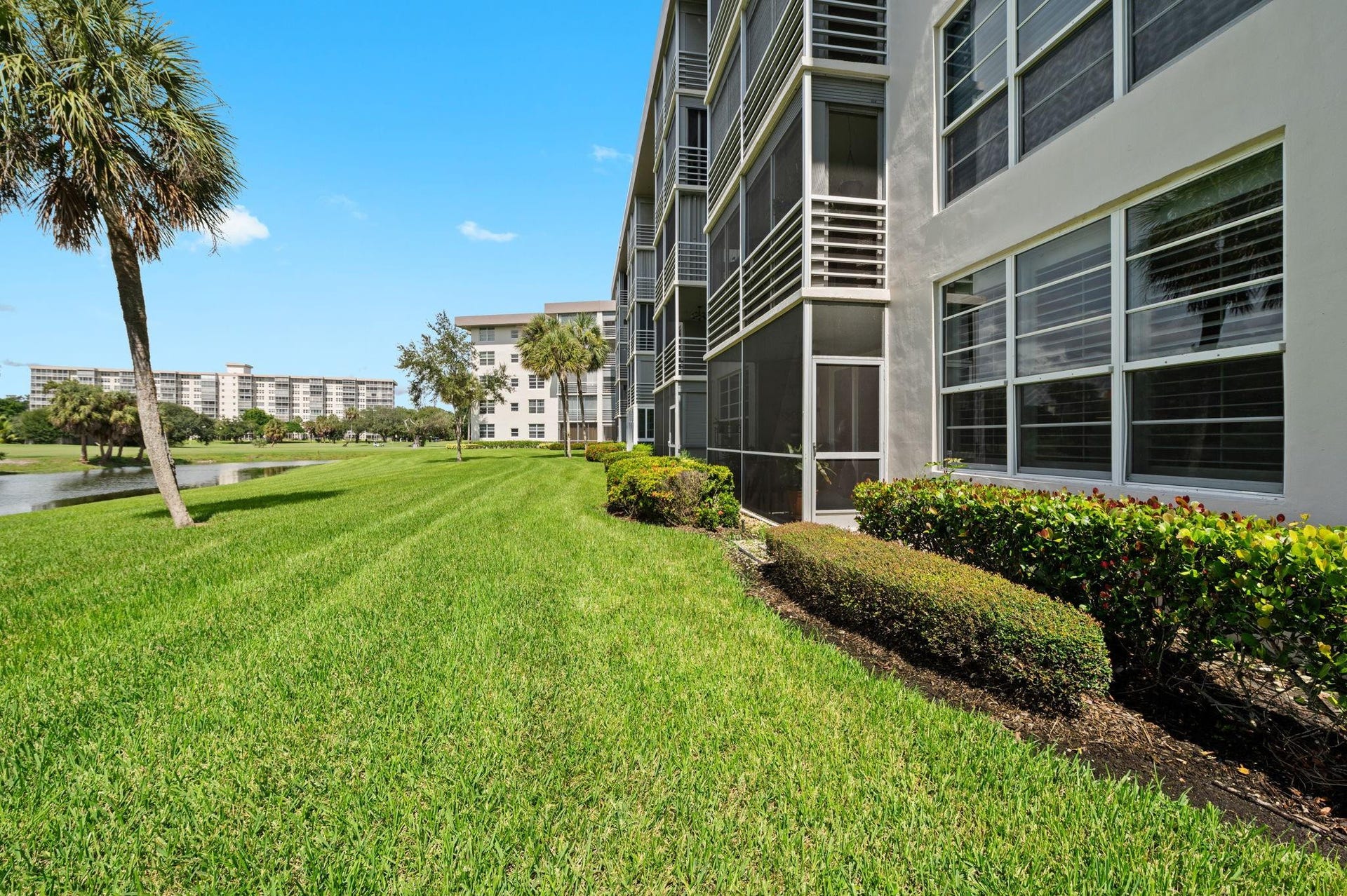 555 Oaks Lane, #112, Pompano Beach, FL 33069 555 Oaks Lane, #112, Pompano Beach, FL 33069