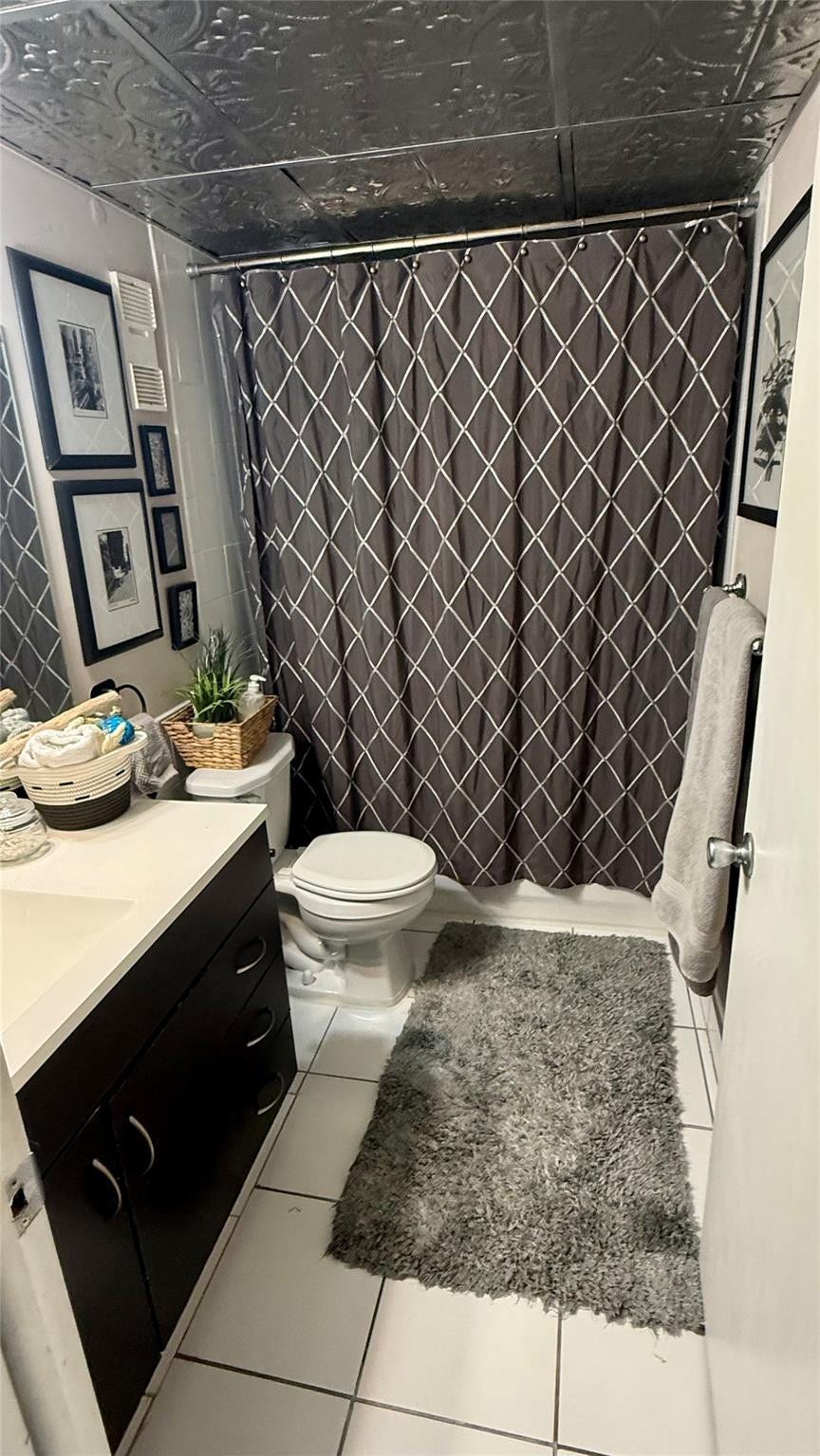 Guest / Hall Bath