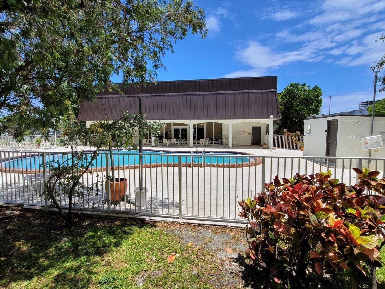 Pool - Patio