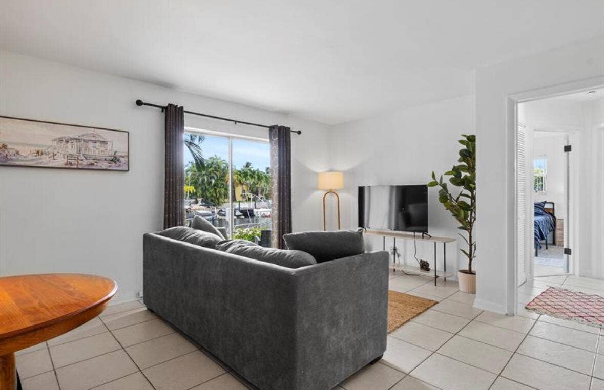 3860 NE 23rd Avenue, Lighthouse Point, FL 33064 Unit 4 Living Room