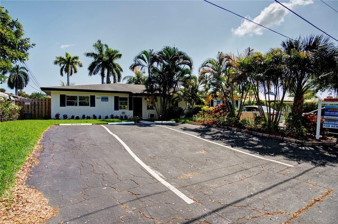 3860 NE 23rd Avenue, Lighthouse Point, FL 33064 12 total spots
