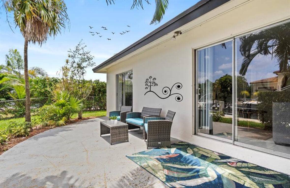 3860 NE 23rd Avenue, Lighthouse Point, FL 33064 Unit 4 Backyard
