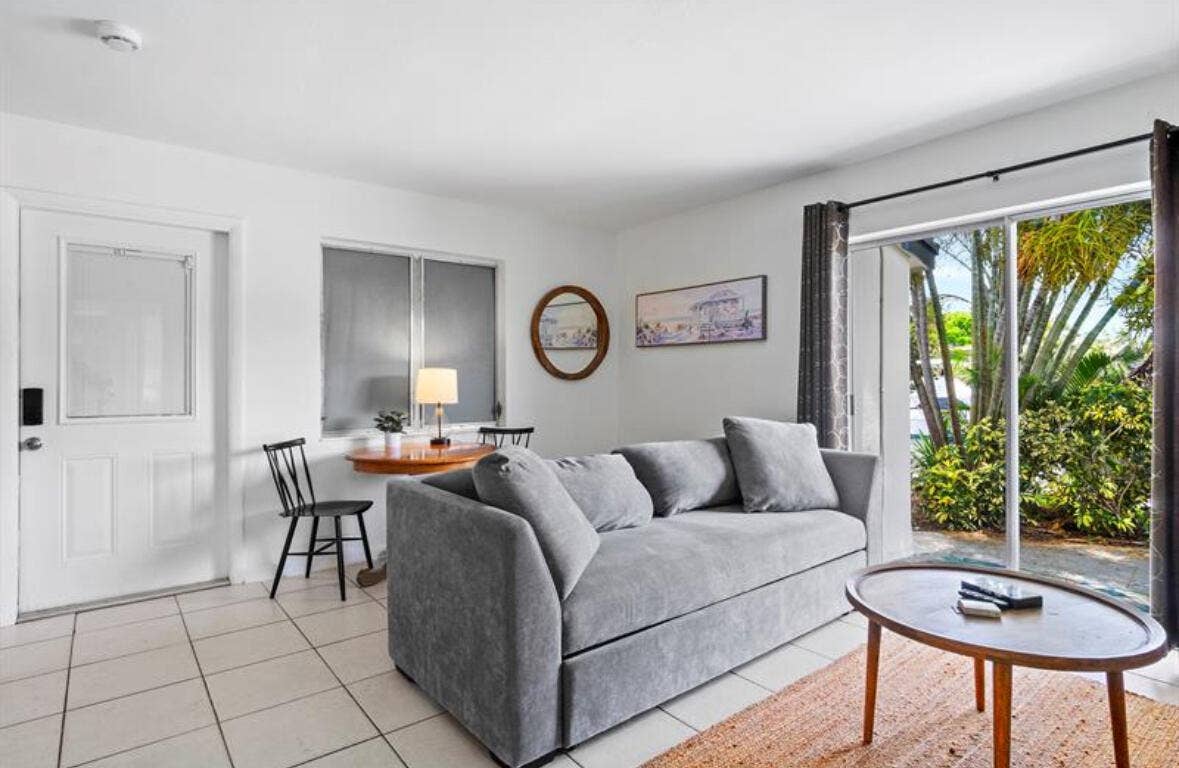 3860 NE 23rd Avenue, Lighthouse Point, FL 33064 Unit 4 Living Room