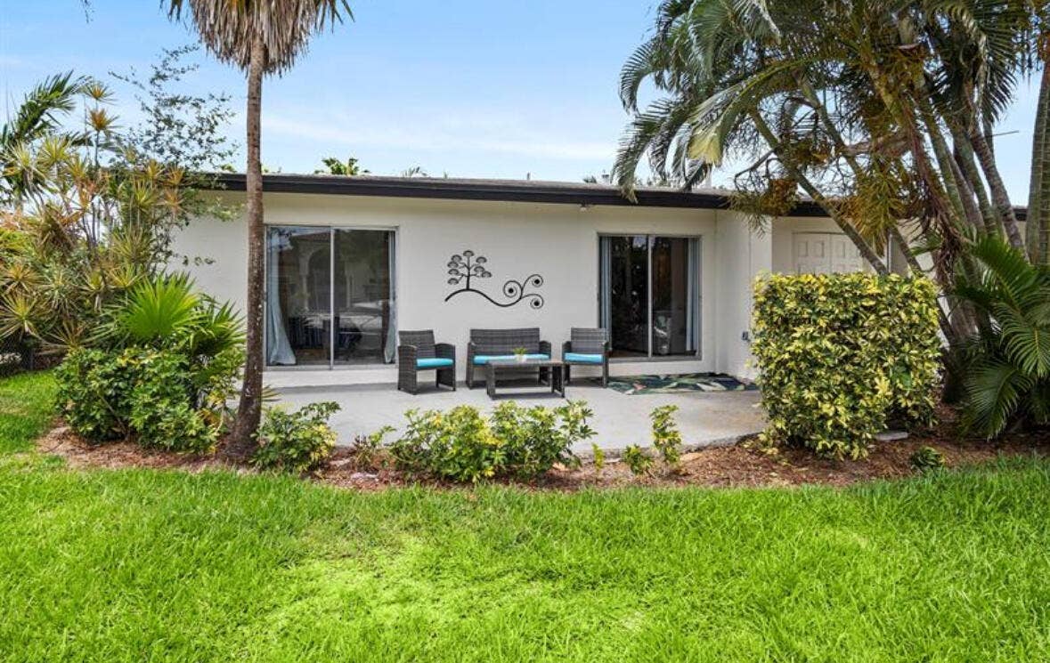 3860 NE 23rd Avenue, Lighthouse Point, FL 33064 Unit 4 Backyard