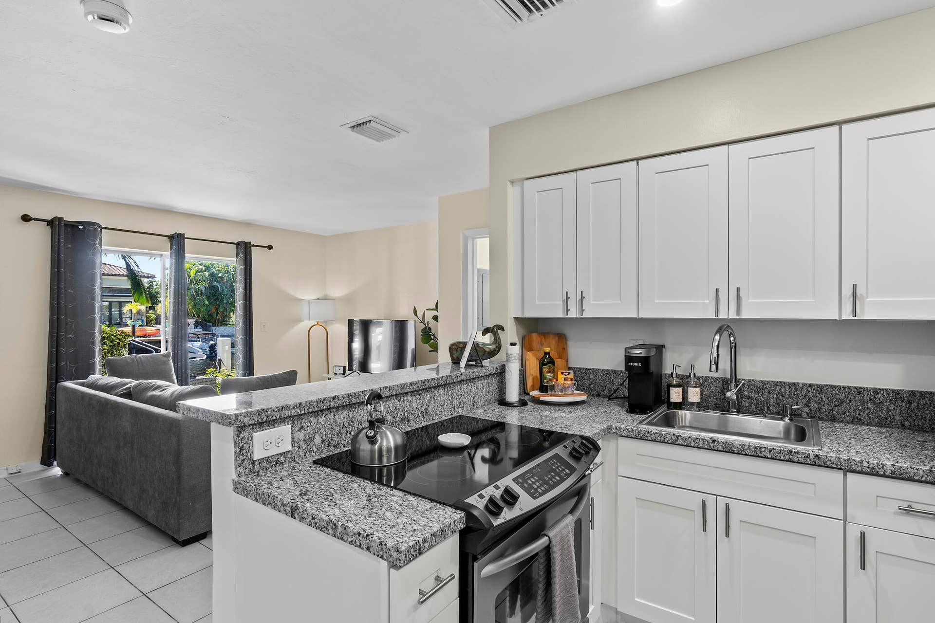 3860 NE 23rd Avenue, Lighthouse Point, FL 33064 Unit 4 Kitchen