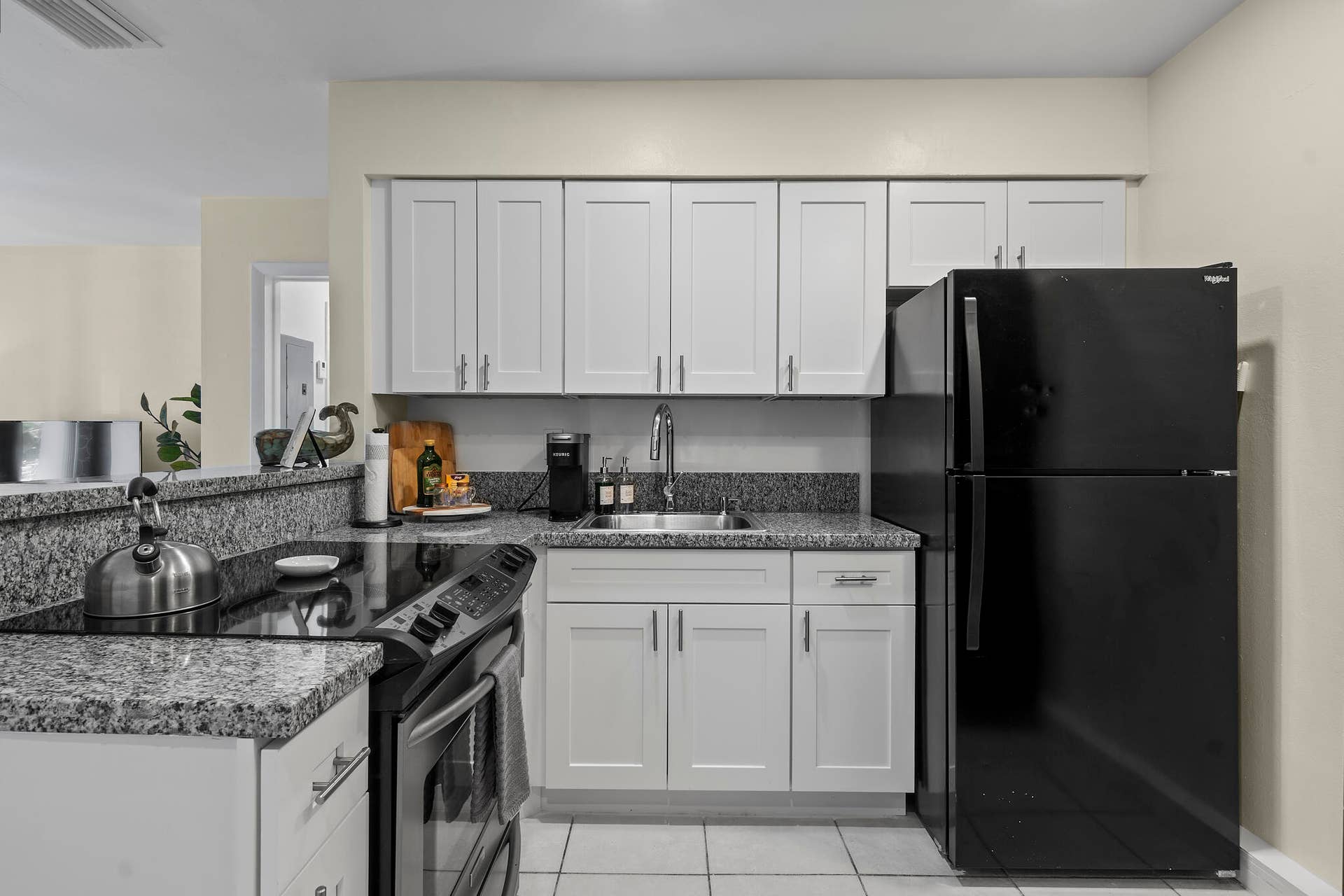 3860 NE 23rd Avenue, Lighthouse Point, FL 33064 Unit 4 Kitchen