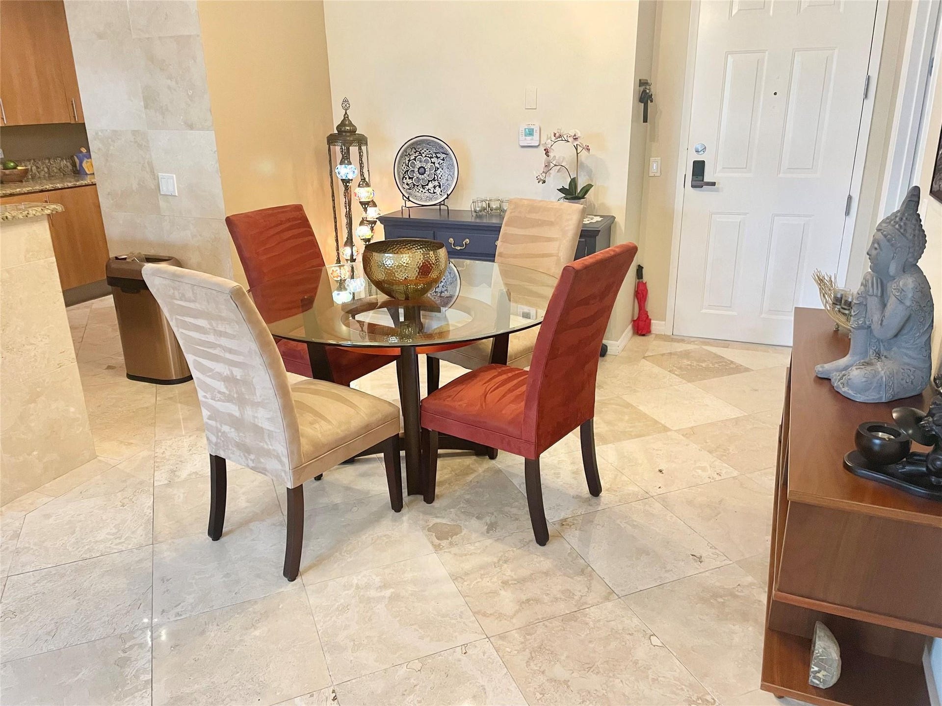 2601 NE 14th Avenue, #104, Wilton Manors, FL 33334 Dining area