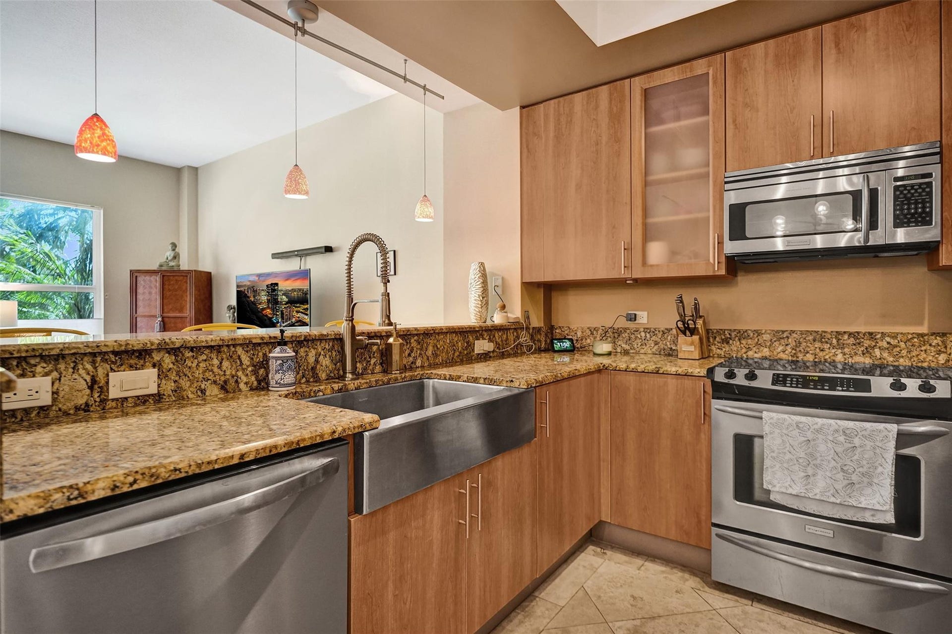 2601 NE 14th Avenue, #104, Wilton Manors, FL 33334 SS appliances