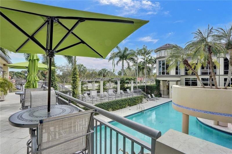 2601 NE 14th Avenue, #104, Wilton Manors, FL 33334 Sundecks