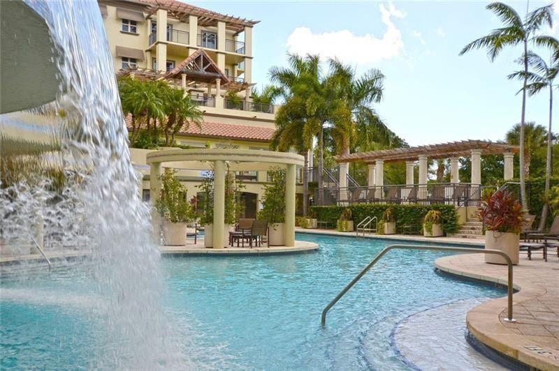 2601 NE 14th Avenue, #104, Wilton Manors, FL 33334 Resort style pool