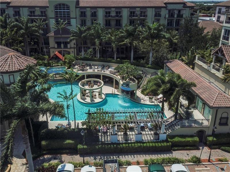 2601 NE 14th Avenue, #104, Wilton Manors, FL 33334 Pool area