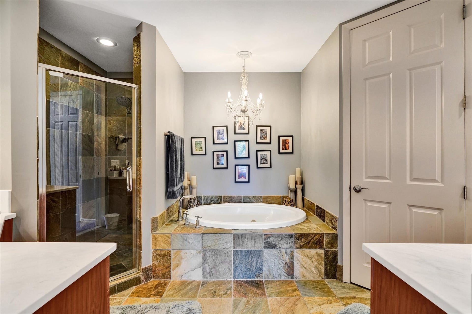 2601 NE 14th Avenue, #104, Wilton Manors, FL 33334 Jacuzzi tub