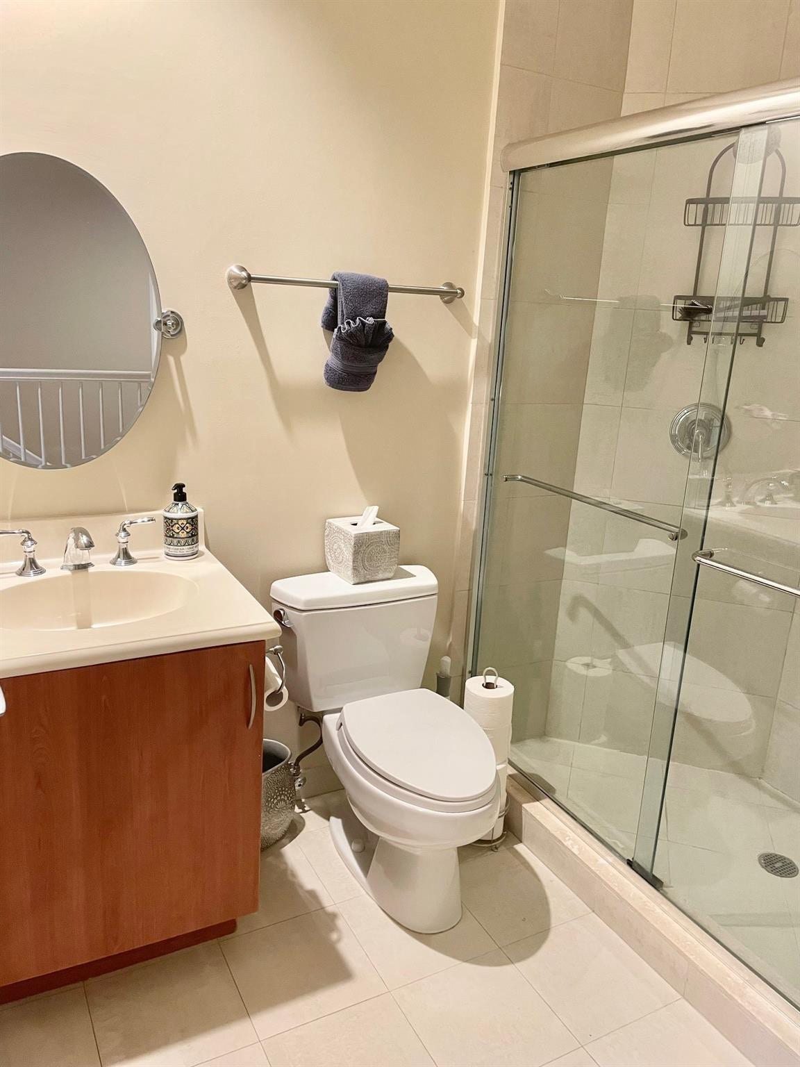2601 NE 14th Avenue, #104, Wilton Manors, FL 33334 Second bathroom