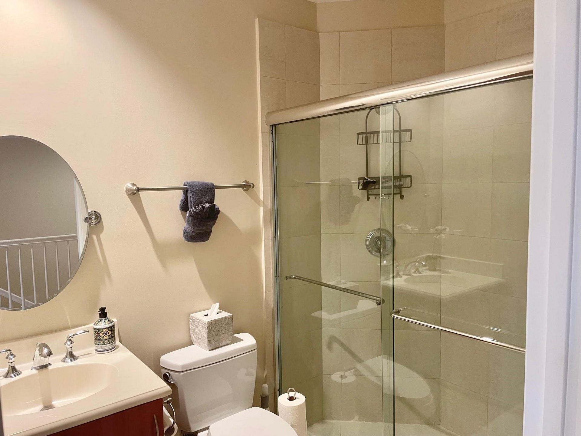 2601 NE 14th Avenue, #104, Wilton Manors, FL 33334 Second bathroom