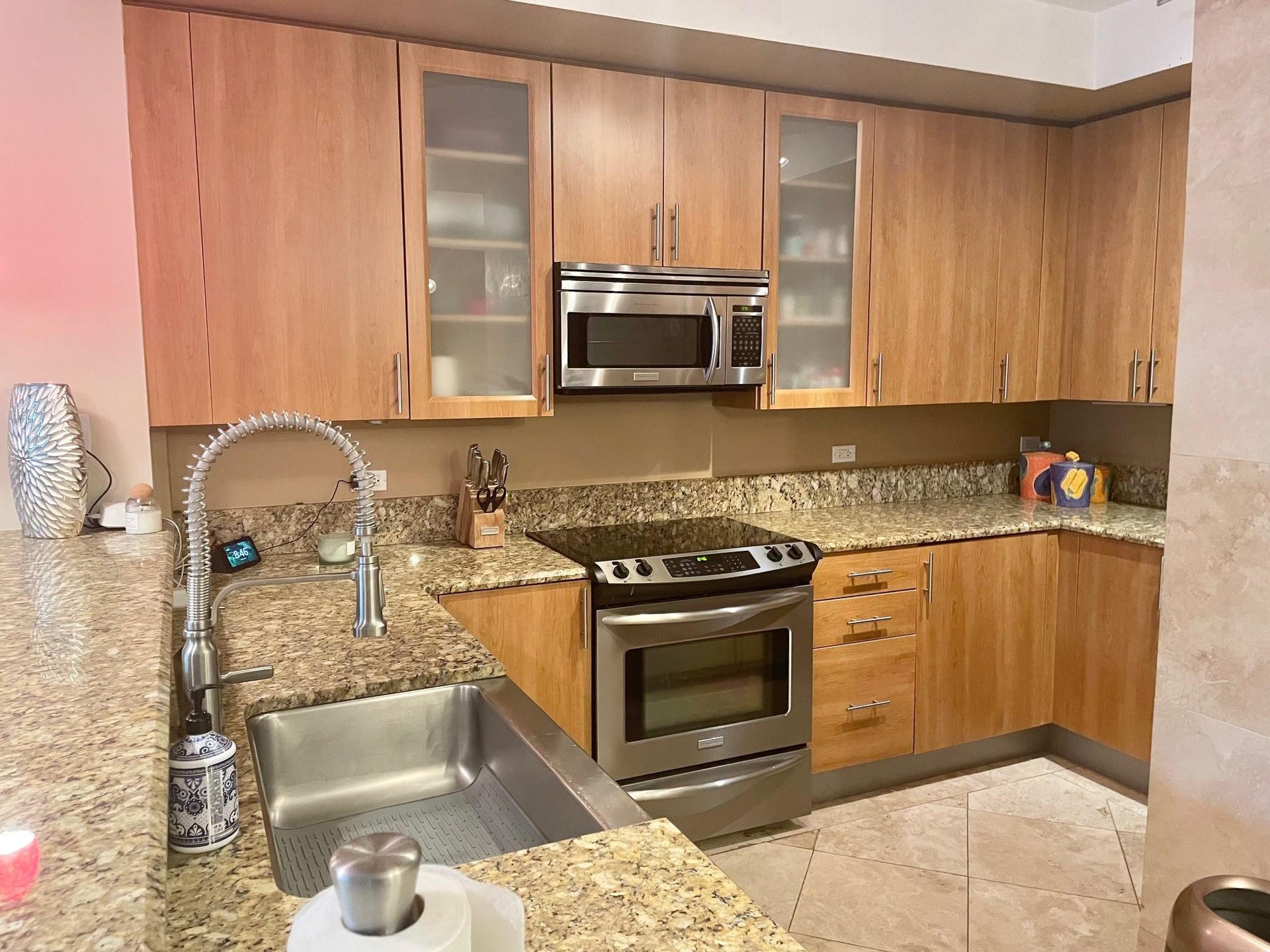 2601 NE 14th Avenue, #104, Wilton Manors, FL 33334 Kitchen