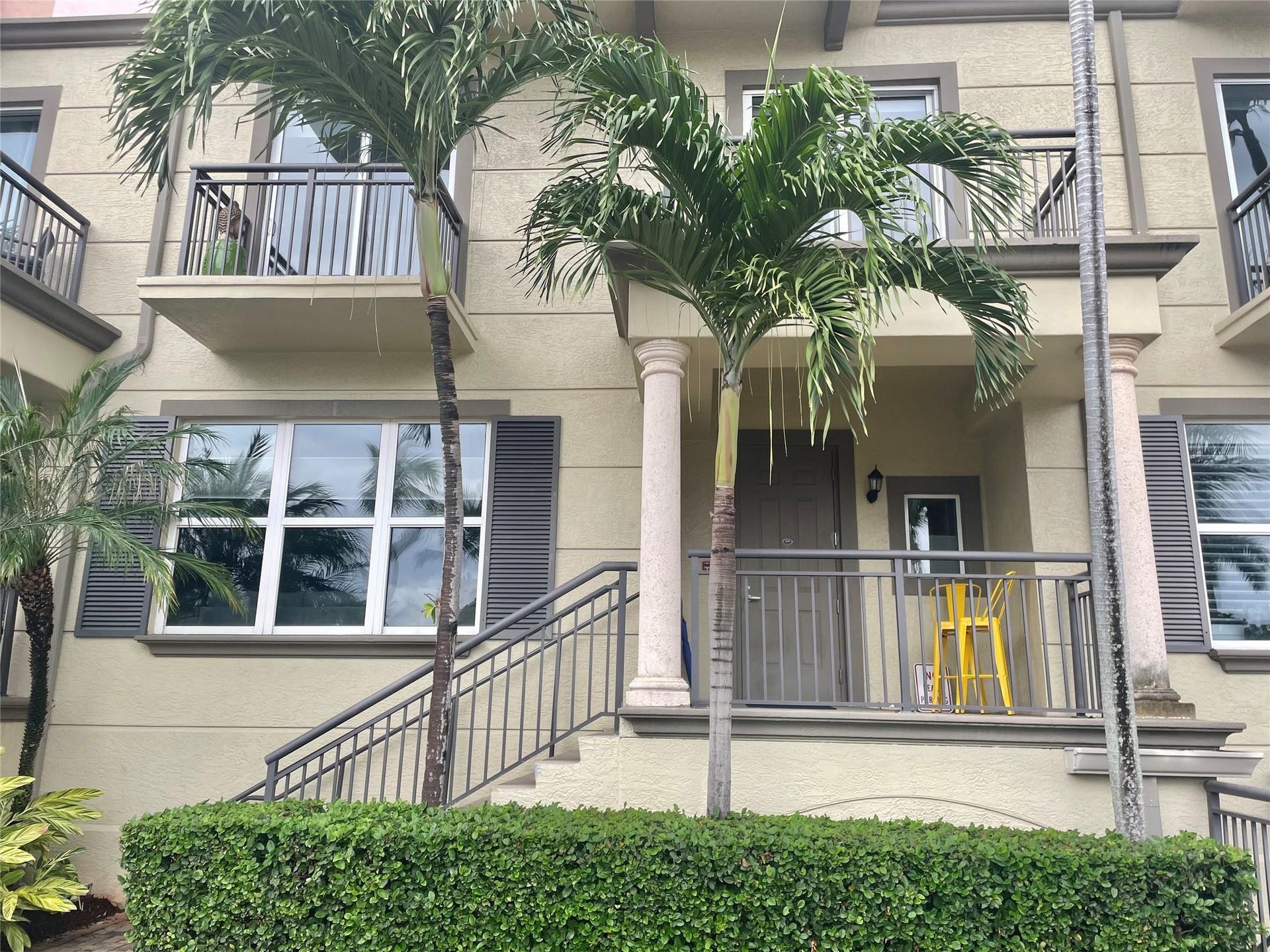 2601 NE 14th Avenue, #104, Wilton Manors, FL 33334 Front view