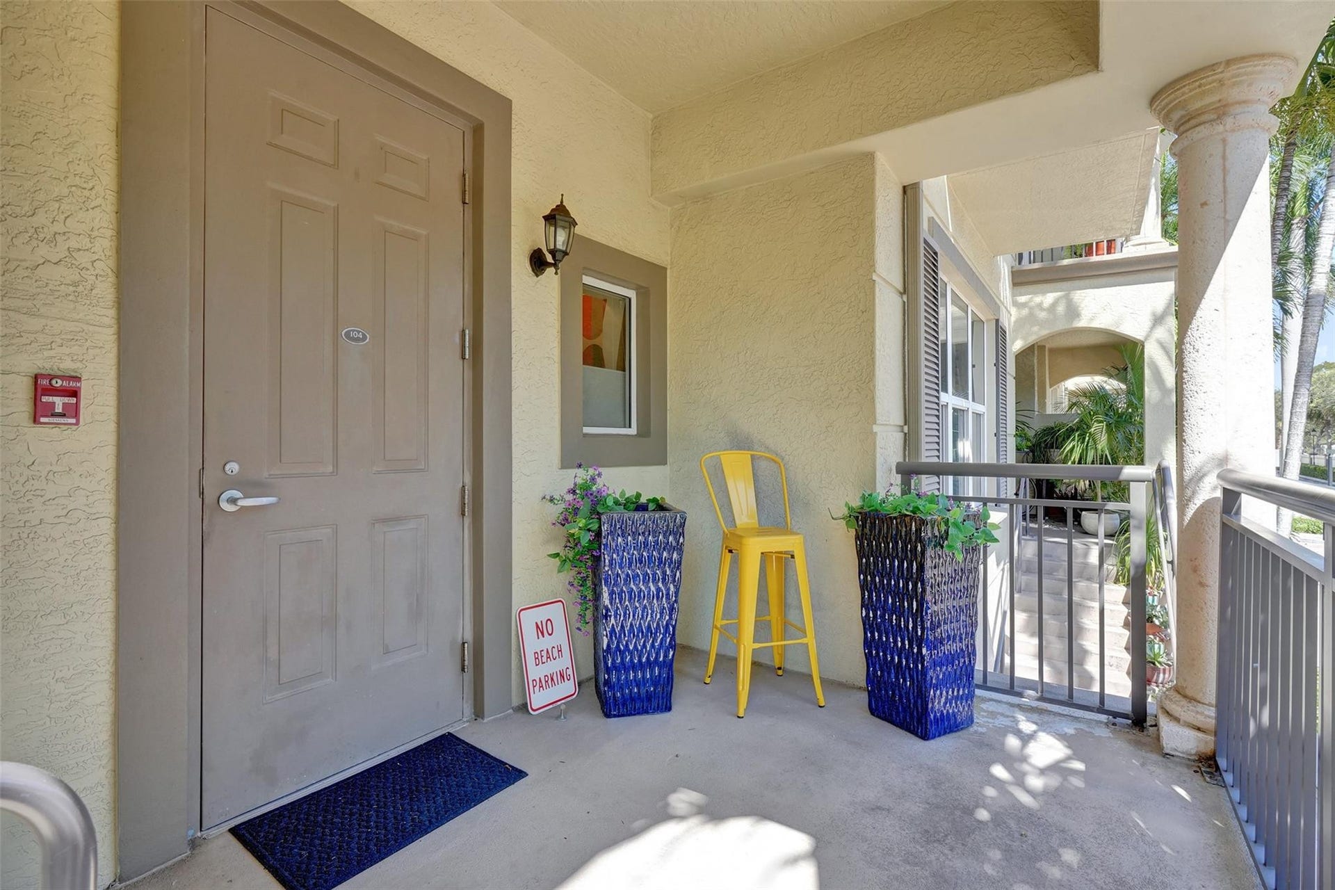 2601 NE 14th Avenue, #104, Wilton Manors, FL 33334 Front porch