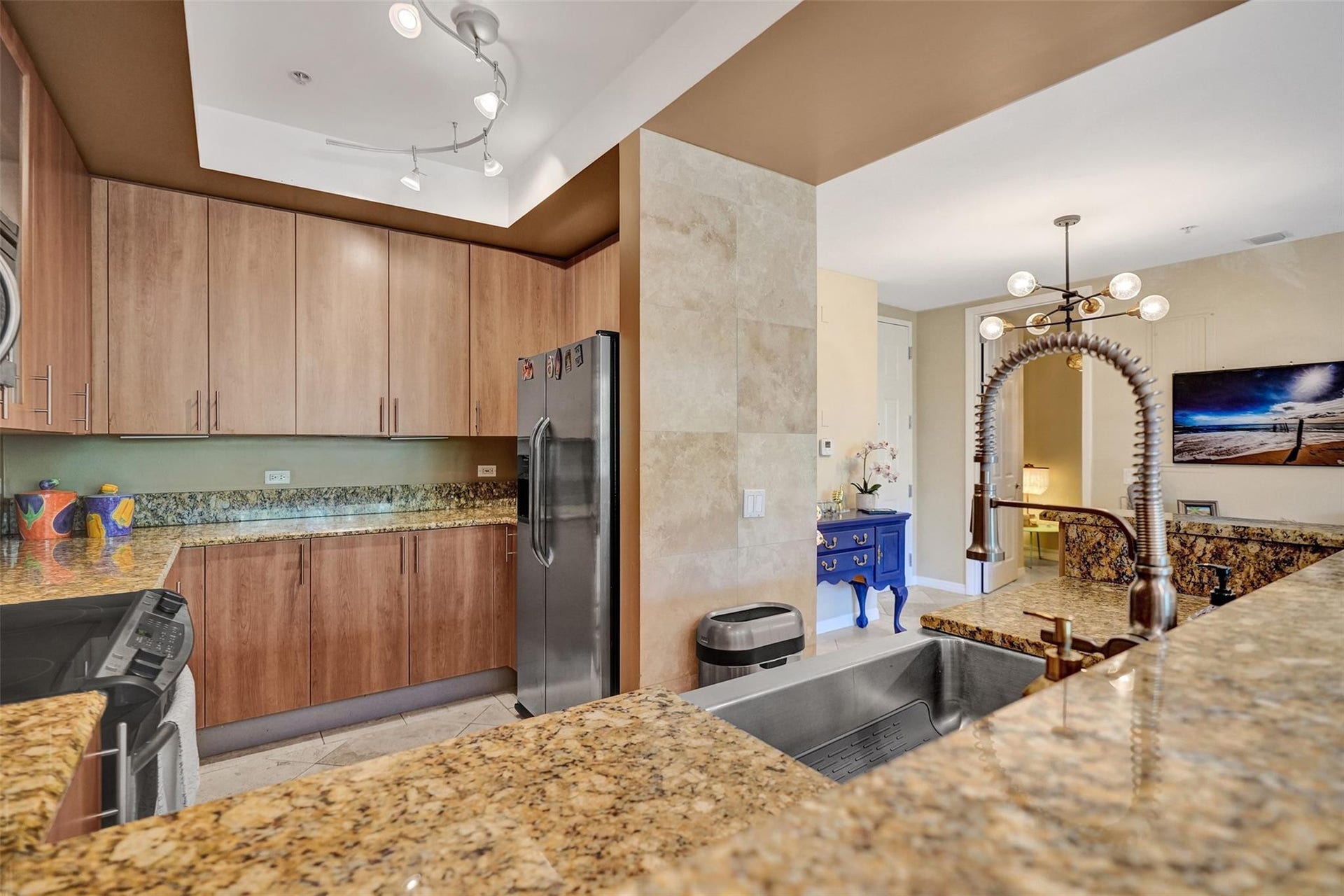2601 NE 14th Avenue, #104, Wilton Manors, FL 33334 Granite countertops