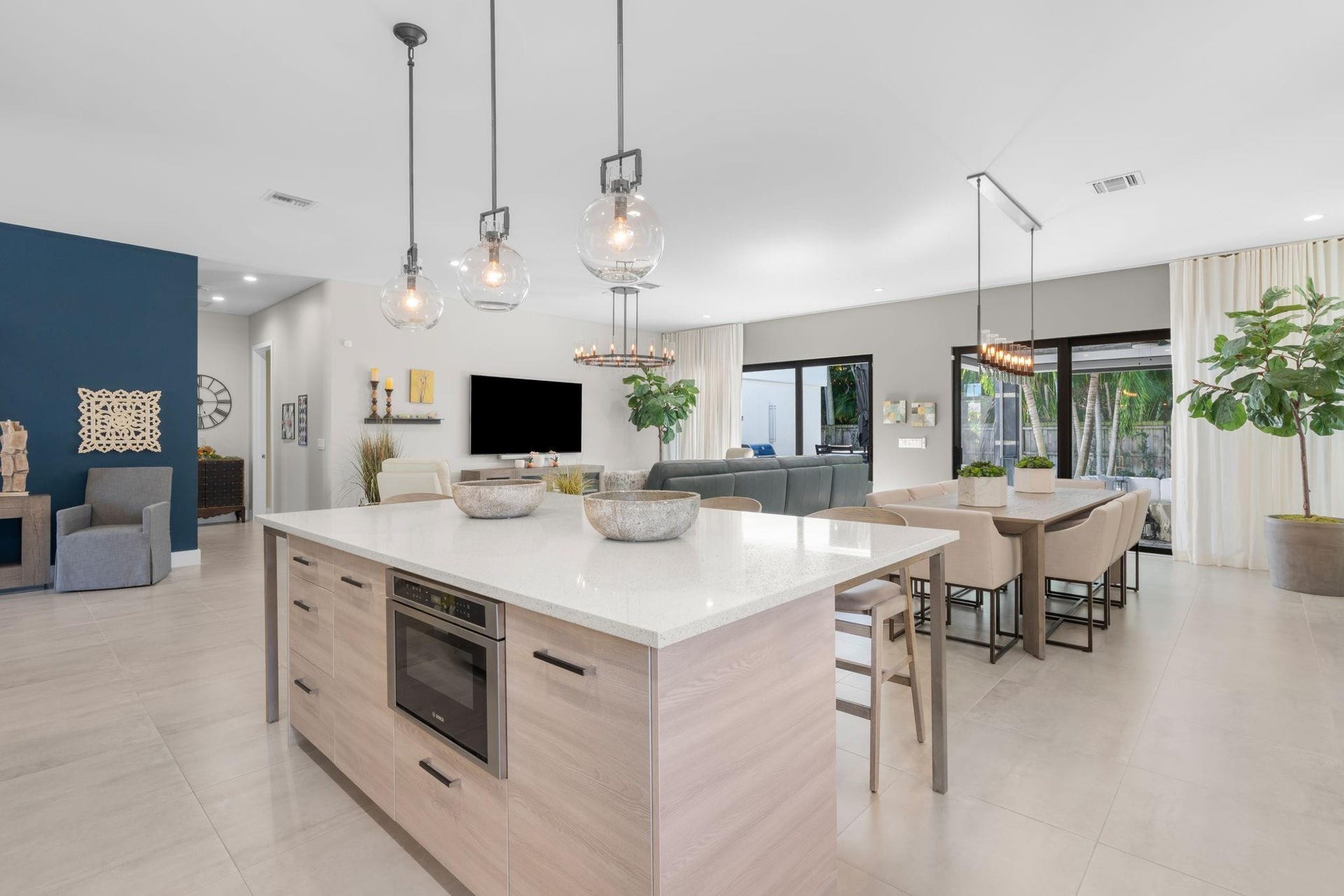 318 NE 25th Street, Wilton Manors, FL 33305
