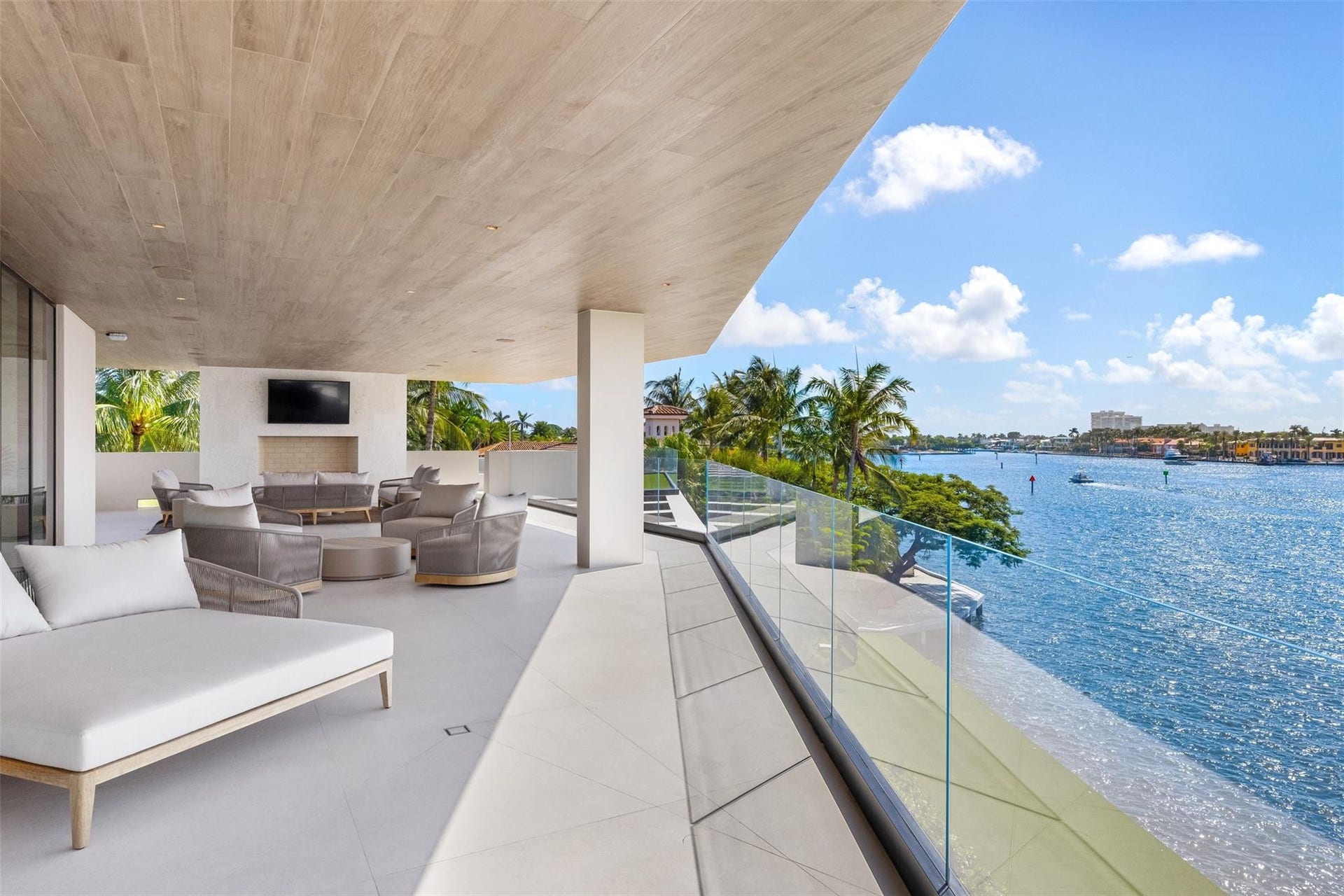 625 San Marco Drive, Fort Lauderdale, FL 33301 Third floor roof deck