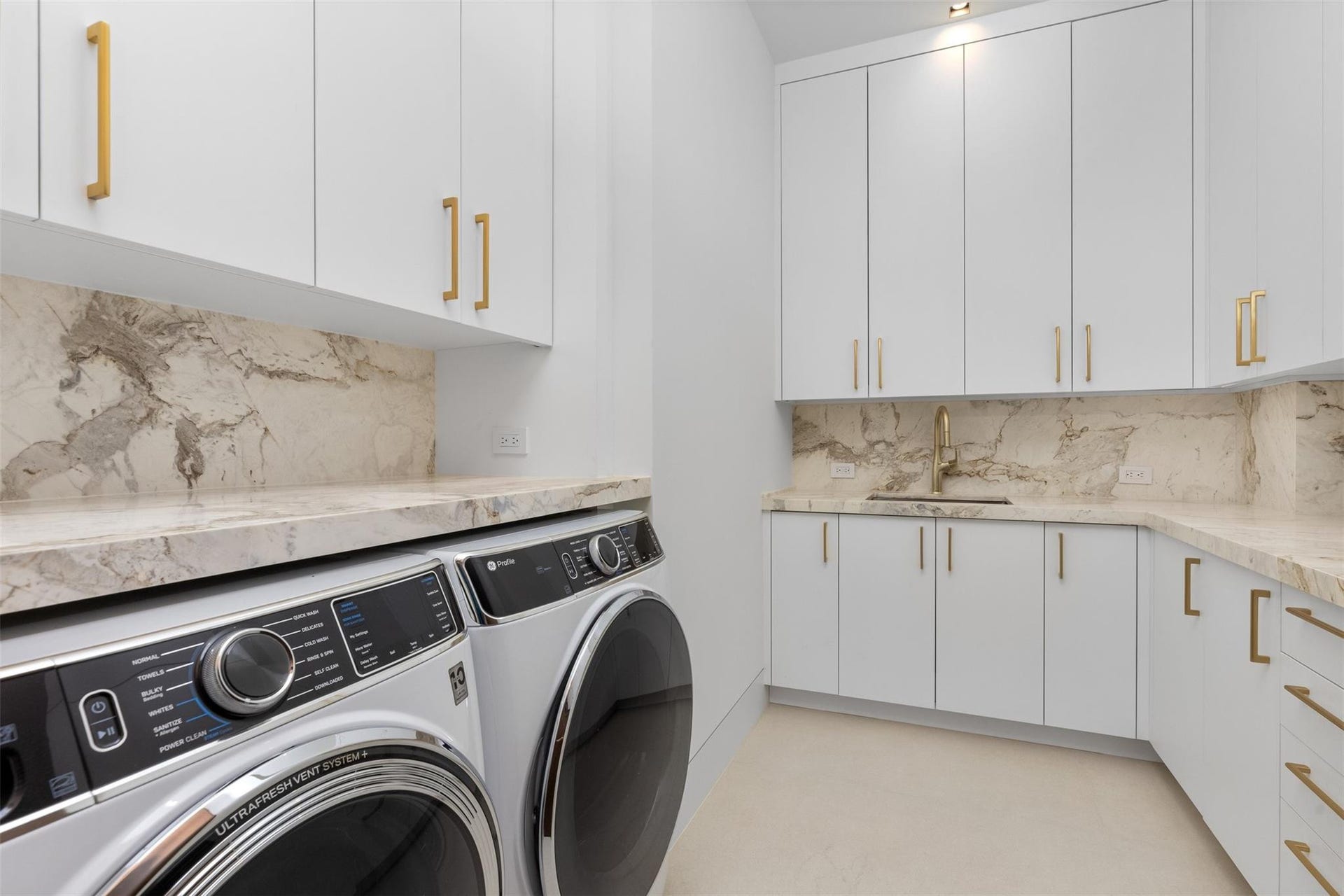 625 San Marco Drive, Fort Lauderdale, FL 33301 Second floor laundry