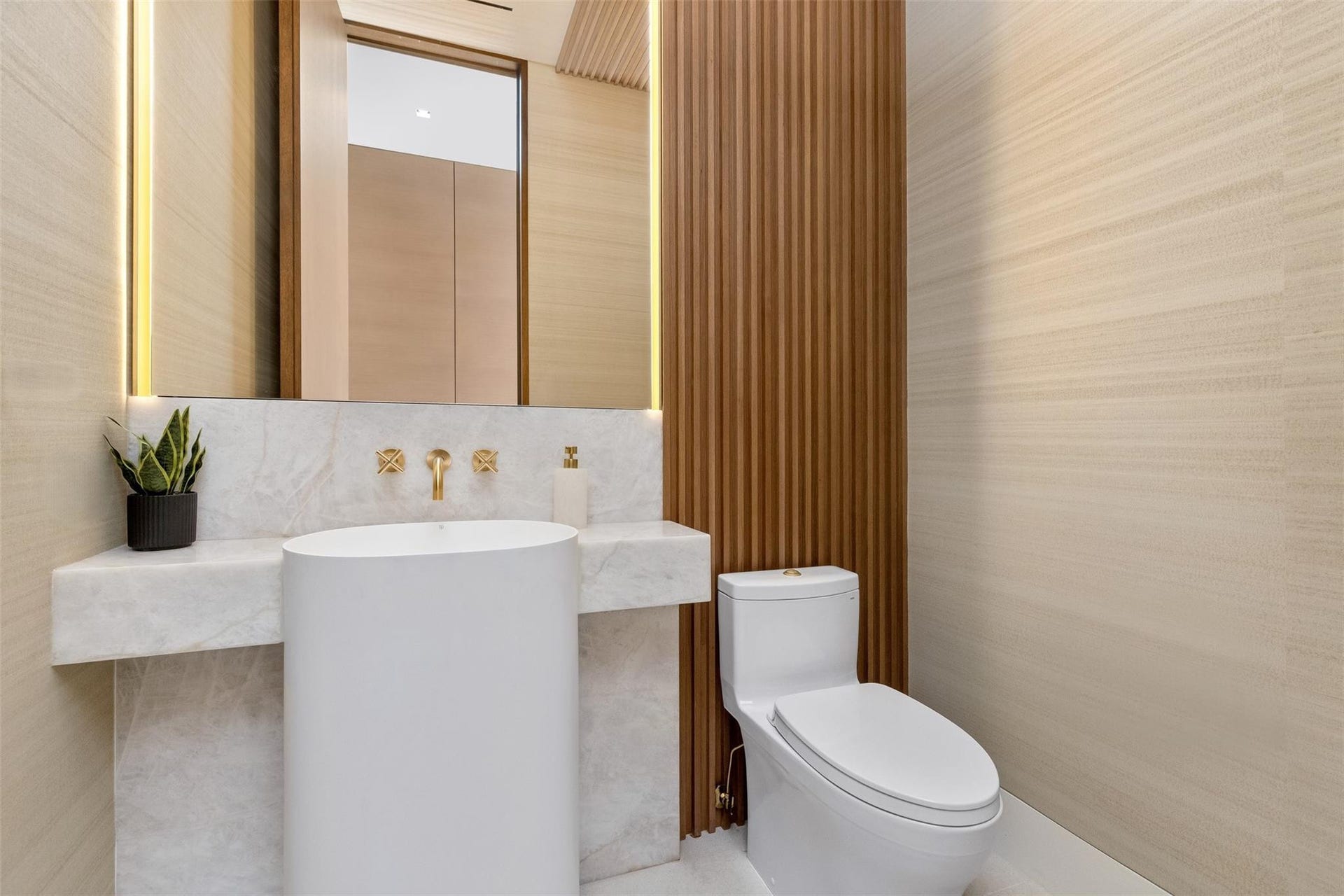 625 San Marco Drive, Fort Lauderdale, FL 33301 Powder Room