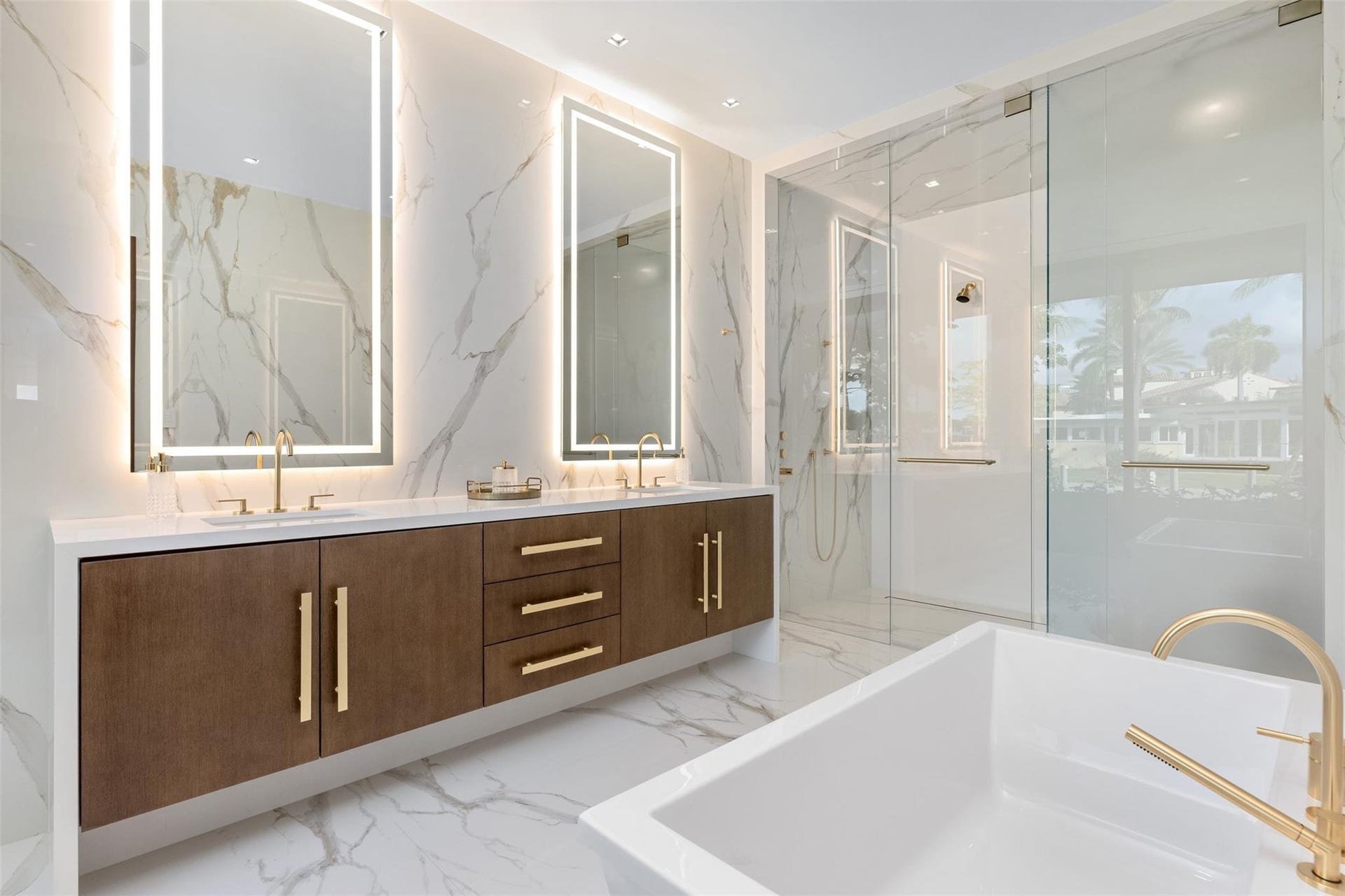 625 San Marco Drive, Fort Lauderdale, FL 33301 First floor en-suite VIP Guest Room