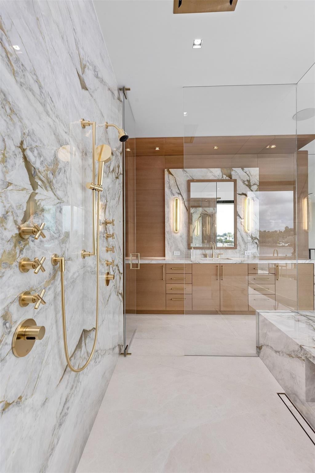 625 San Marco Drive, Fort Lauderdale, FL 33301 Primary Bathroom (bedroom photos to come - still being furnished)