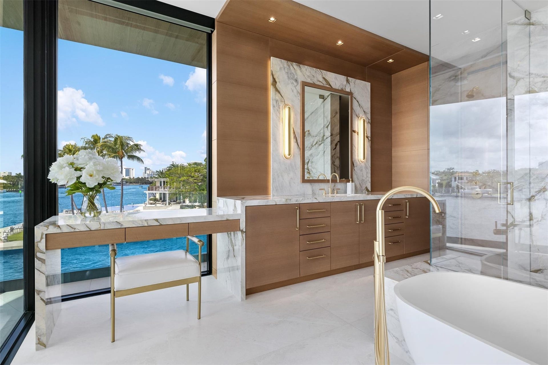 625 San Marco Drive, Fort Lauderdale, FL 33301 Primary Bathroom (bedroom photos to come - still being furnished)