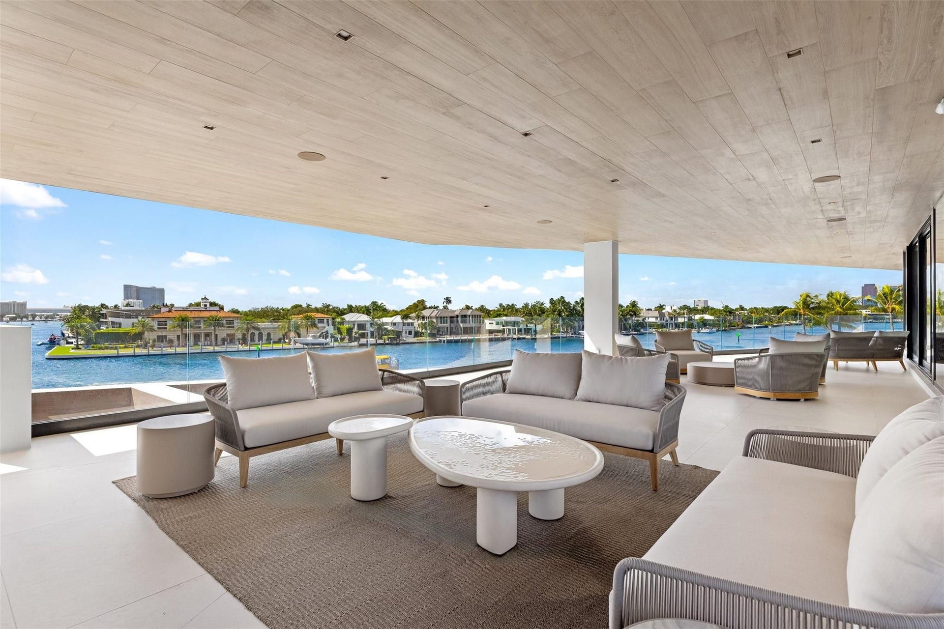 625 San Marco Drive, Fort Lauderdale, FL 33301 Third floor roof deck