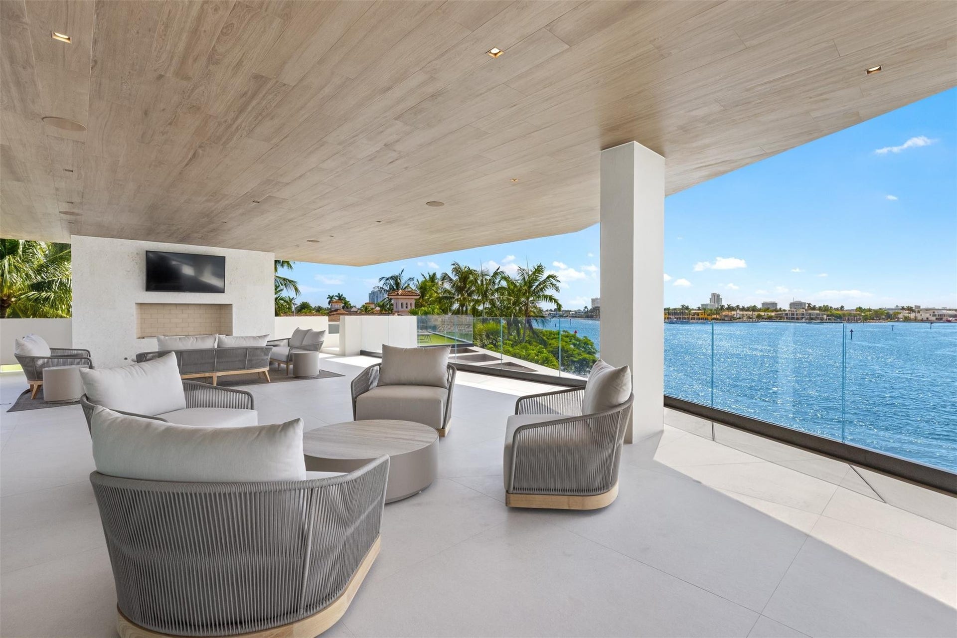 625 San Marco Drive, Fort Lauderdale, FL 33301 Third floor roof deck