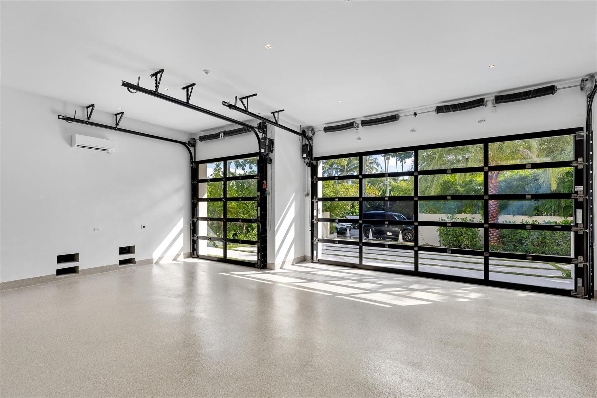 625 San Marco Drive, Fort Lauderdale, FL 33301 Significantly more garage space not pictured - behind the corner