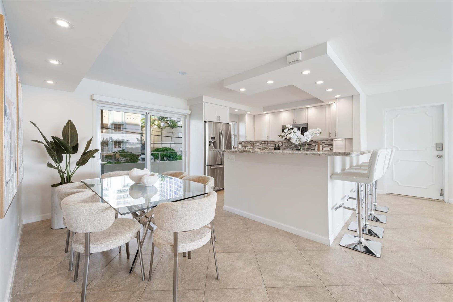 215 N Birch Road, #2b, Fort Lauderdale, FL 33304