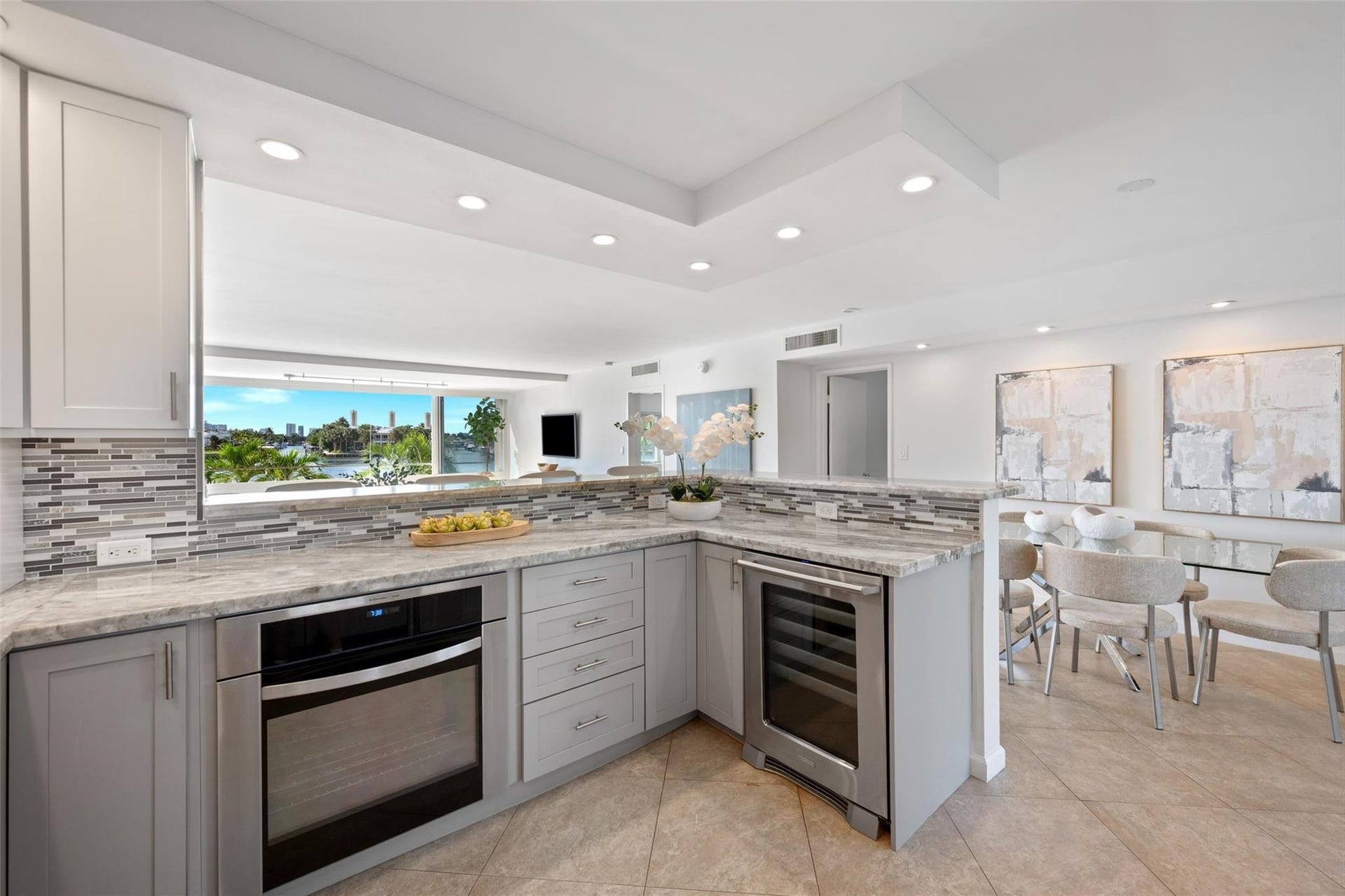 215 N Birch Road, #2b, Fort Lauderdale, FL 33304