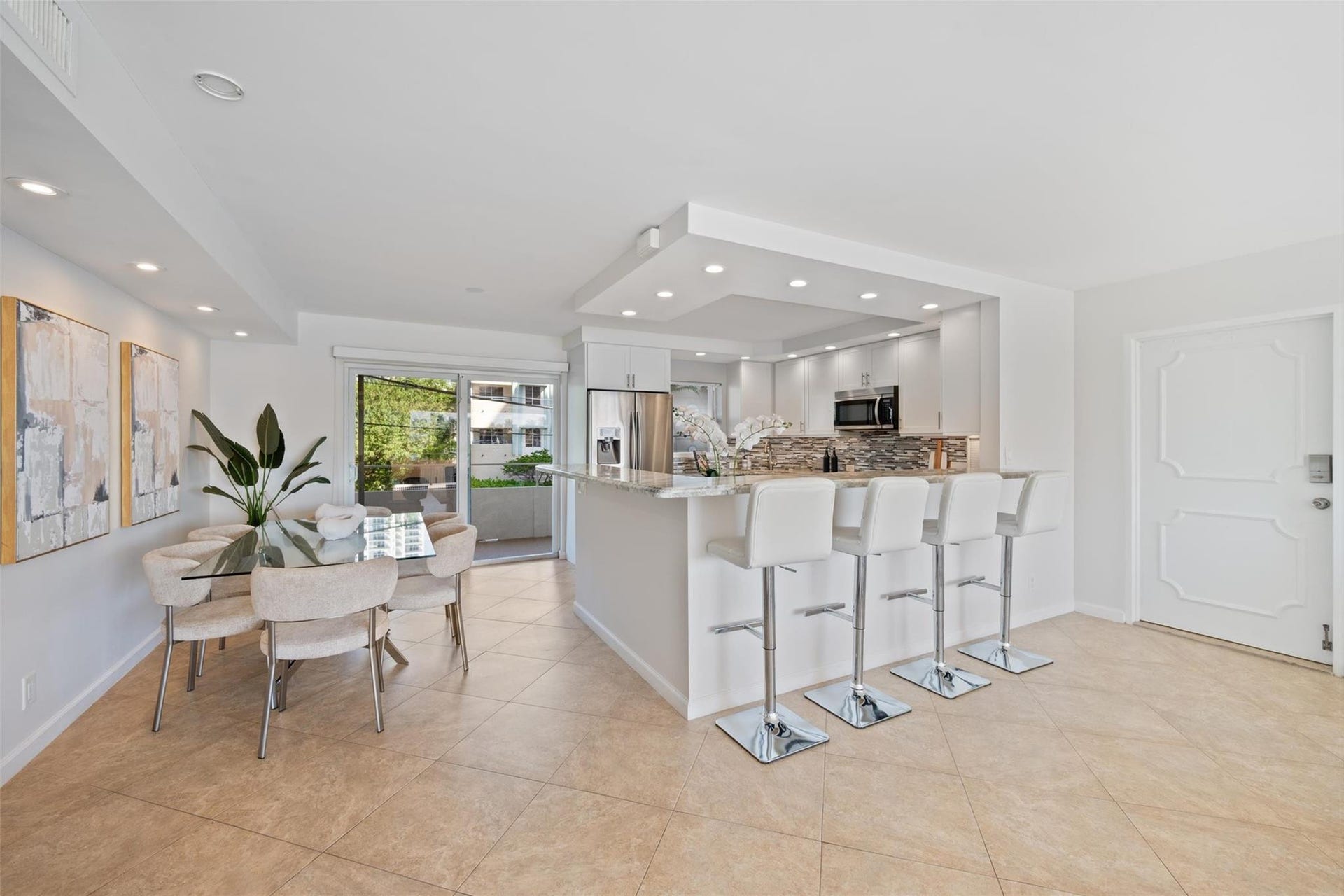 215 N Birch Road, #2b, Fort Lauderdale, FL 33304
