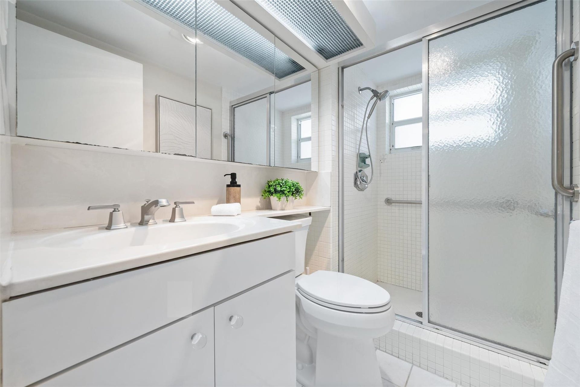 215 N Birch Road, #2b, Fort Lauderdale, FL 33304