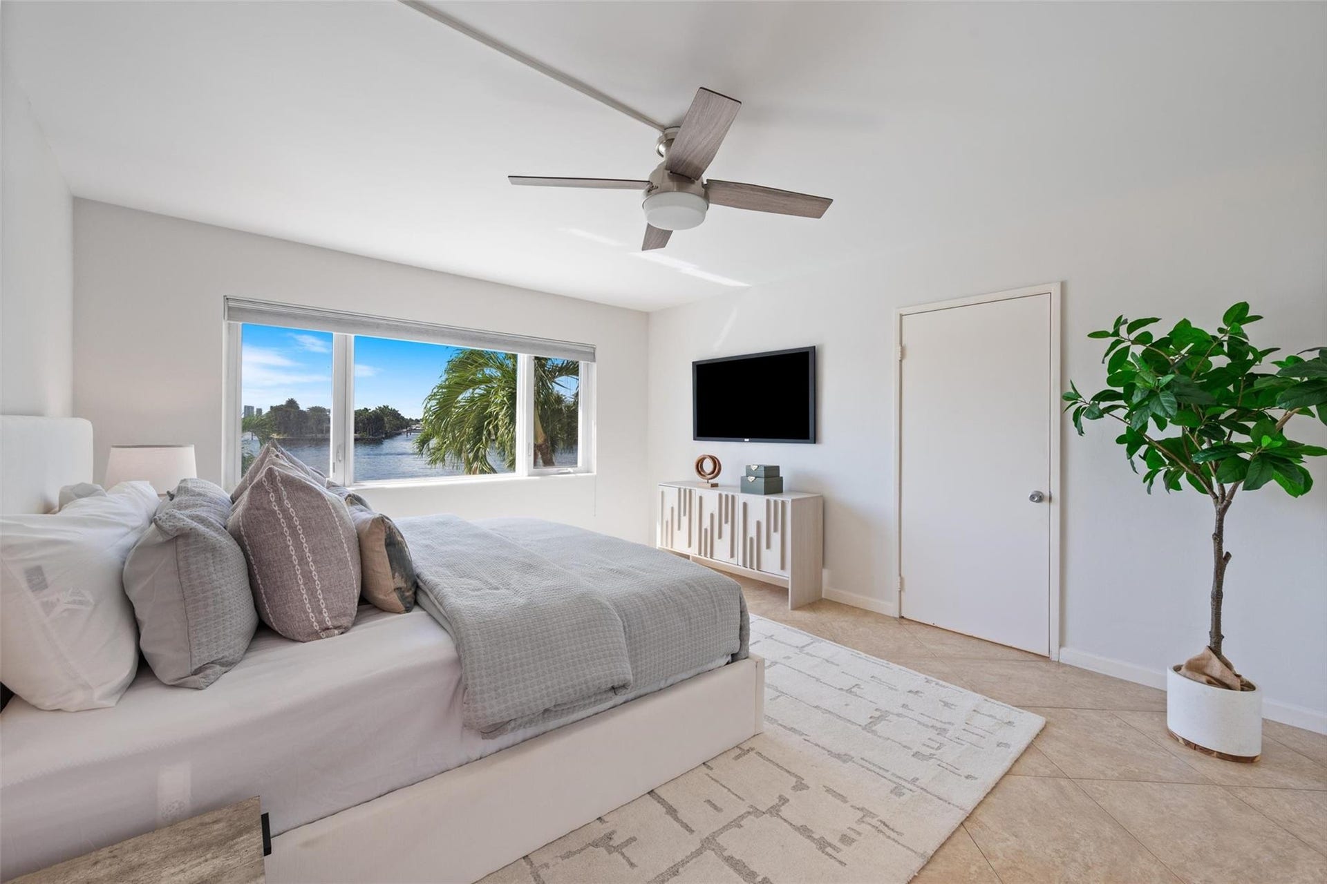 215 N Birch Road, #2b, Fort Lauderdale, FL 33304