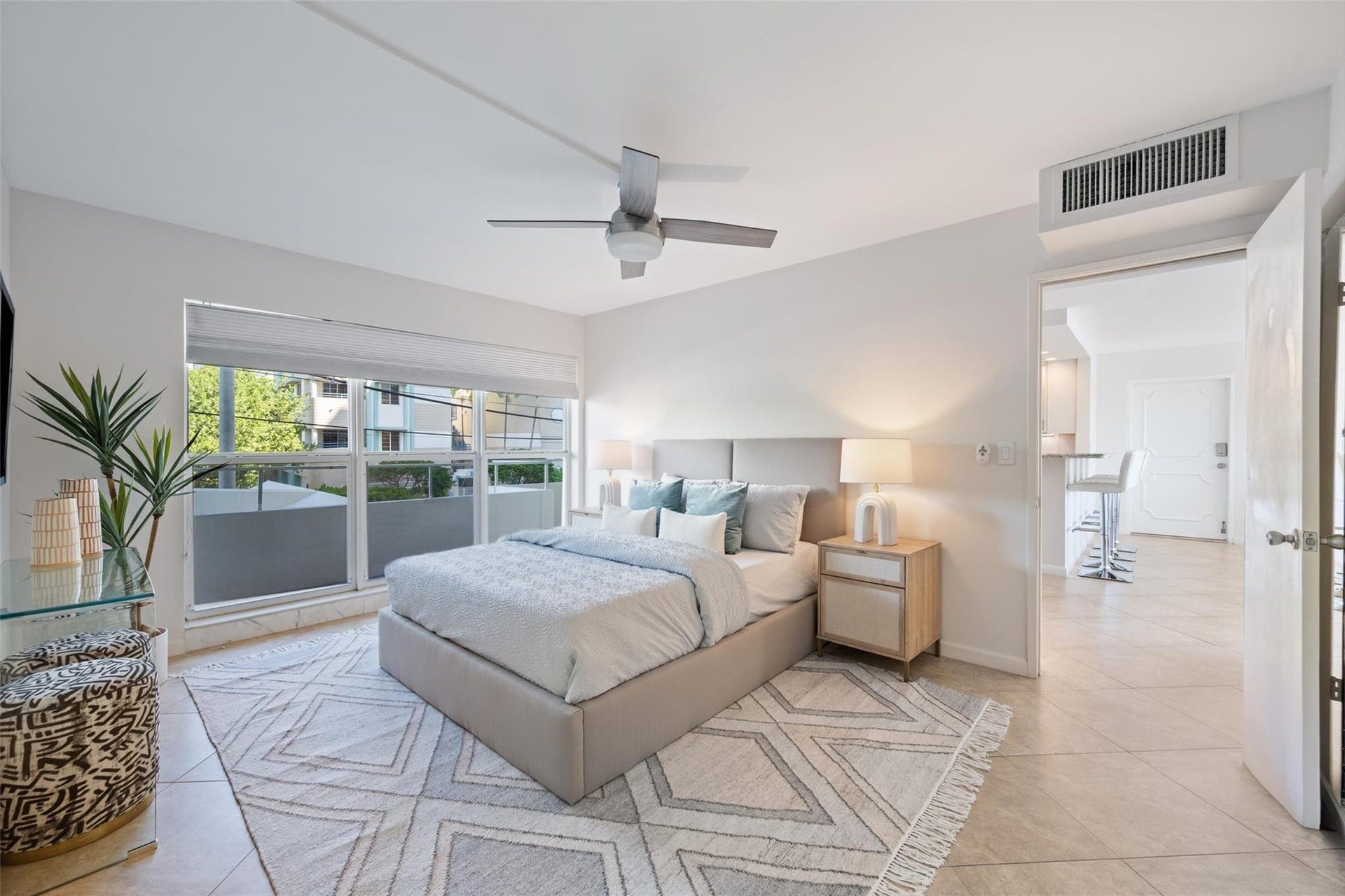 215 N Birch Road, #2b, Fort Lauderdale, FL 33304