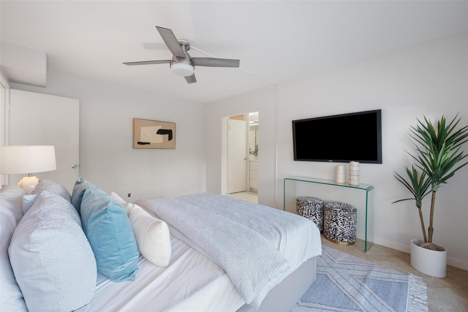 215 N Birch Road, #2b, Fort Lauderdale, FL 33304