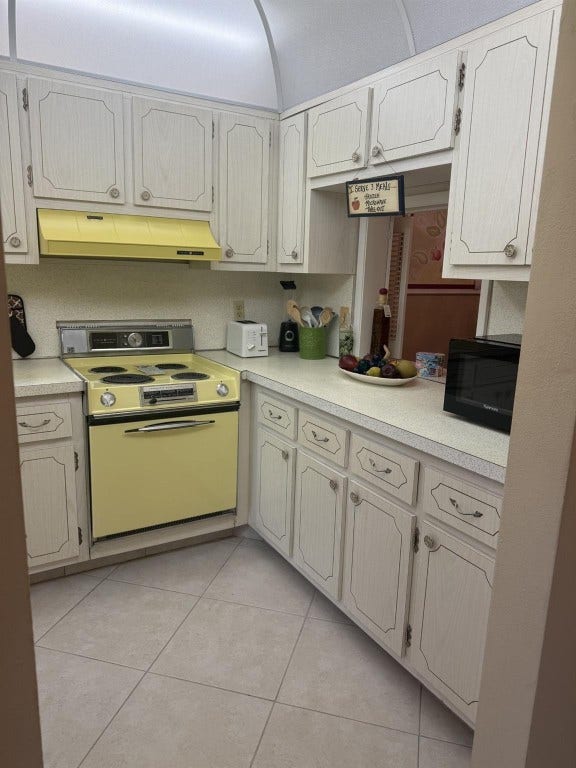 2050 NE 39th Street, #211w, Lighthouse Point, FL 33064