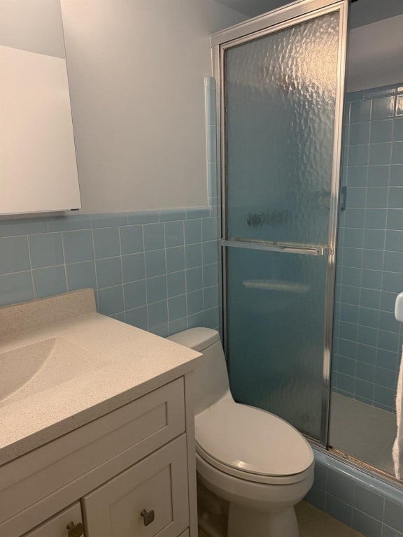 2050 NE 39th Street, #211w, Lighthouse Point, FL 33064