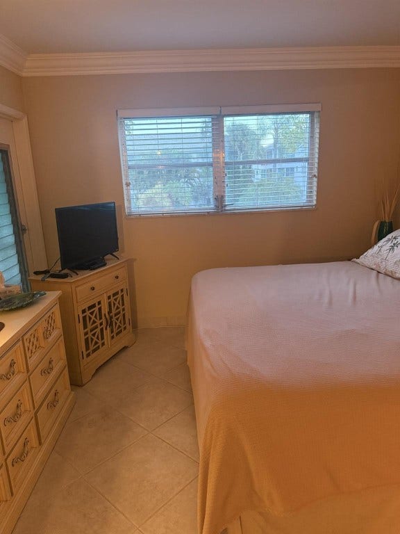 2050 NE 39th Street, #211w, Lighthouse Point, FL 33064