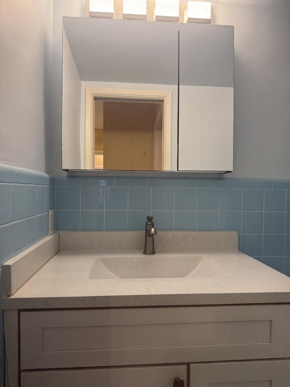 2050 NE 39th Street, #211w, Lighthouse Point, FL 33064