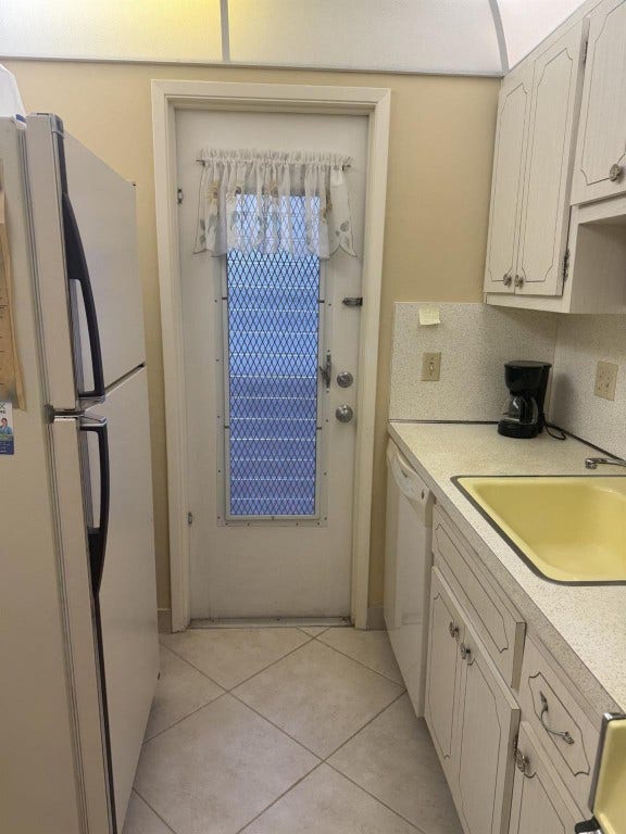 2050 NE 39th Street, #211w, Lighthouse Point, FL 33064