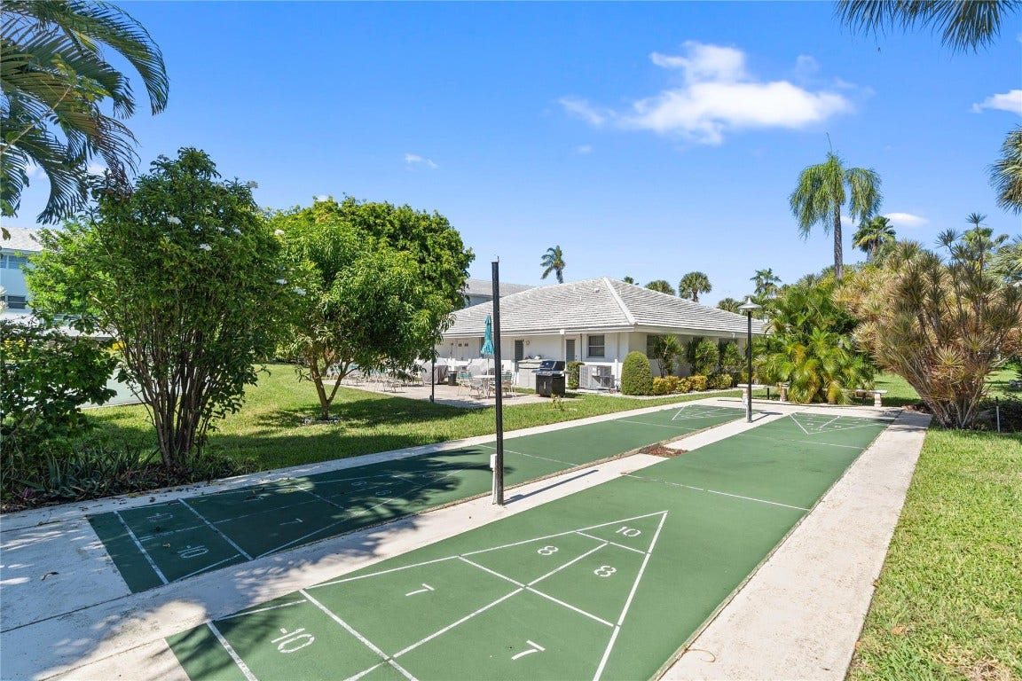 2050 NE 39th Street, #302e, Lighthouse Point, FL 33064