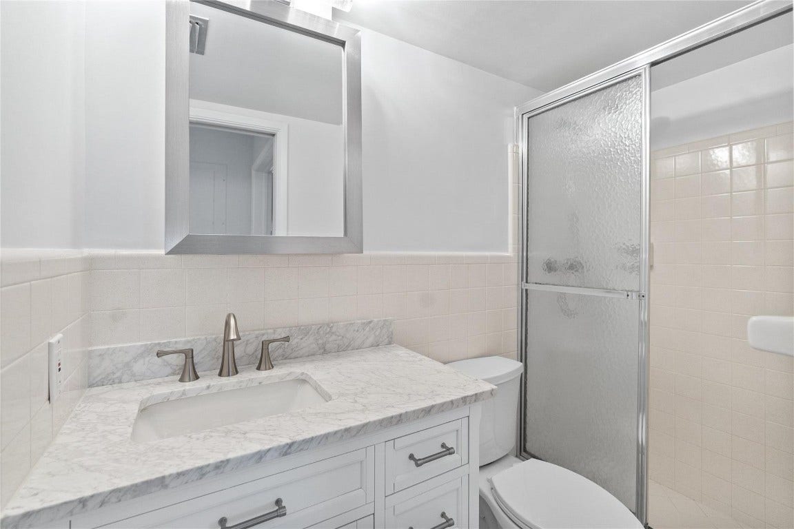 2050 NE 39th Street, #302e, Lighthouse Point, FL 33064